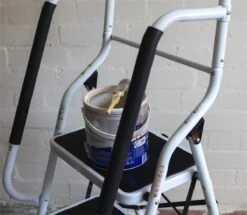 Aidapt Opstapkruk Met Leuning - 3 Treden -Buitenkampeer Winkel 1200x1044 2