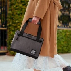 Brisby 4 Laags Geïsoleerde Koeltas - Lunchtas 10 Liter - Donkergrijs 11 Brisby 4 Laags Geïsoleerde Koeltas - Lunchtas 10 Liter - Donkergrijs -Buitenkampeer Winkel 1200x1200 290