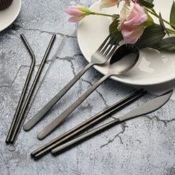 House Of Husk Reisbestek - Reis Bestekset - Chopsticks - Metalen Rietjes Met Borstel - Lepel - Vaatwasserbestendig - RVS - 7 Delig - Zwart 9 House Of Husk Reisbestek - Reis Bestekset - Chopsticks - Metalen Rietjes Met Borstel - Lepel - Vaatwasserbestendig - RVS - 7 Delig - Zwart -Buitenkampeer Winkel 1200x1200 798