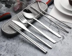 House Of Husk Reisbestek - Reis Bestekset - Chopsticks - Metalen Rietjes Met Borstel - Lepel - Vaatwasserbestendig - RVS - 7 Delig - Zilver -Buitenkampeer Winkel 1200x940 2
