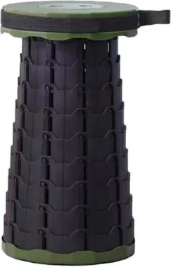 Kampeerkruk - Uitschuifbare Kruk - Military / Groen - Tot 120 Kg - Travel Stool - INCLUSIEF OPBERGZAK - Opvouwbare Campingkruk - Inklapbaar Krukje - Telescopische Kruk - Camping - Outdoor -Buitenkampeer Winkel 770x1200